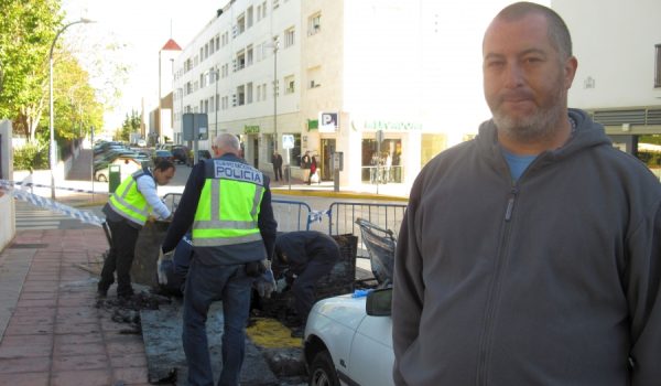 Francisco Javier Alba, propietario del pequeño comercio que resultó calcinado el pasado fin de semana.