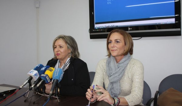 Isabel María Barriga ha estado acompañada por la delegada provincial de Desarrollo Rural, Leonor García-Agua.