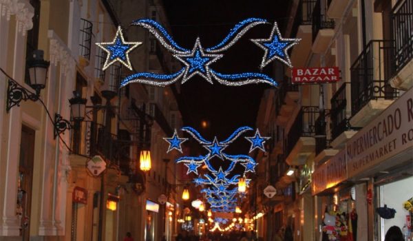 La iluminación permanecerá encendida hasta las 23:00 horas los días de diario y hasta las 2 de la madrugada los días festivos.