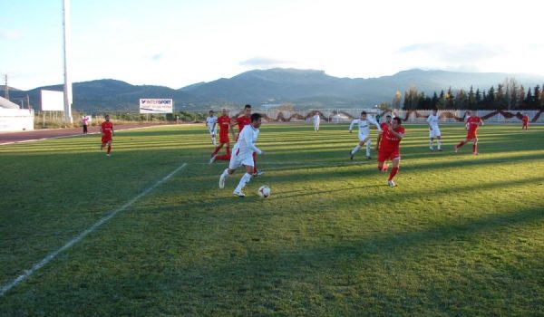 Humberto asistió a Cantos en el segundo gol de los rondeños.