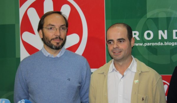 Harillo y Óscar Pérez, en la última comparecencia de ambos en la sede del Partido Andalucista rondeño.