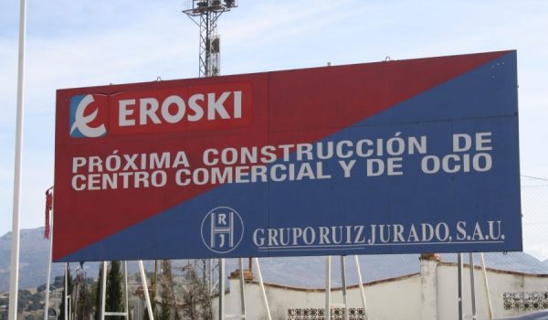 El anterior centro comercial incluía además los terrenos del estadio Municipal de Deportes.