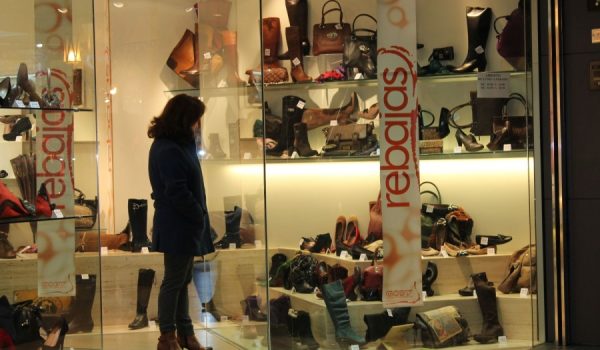 Las rebajas han comenzado antes de lo habitual en muchos establecimientos.