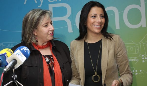 Barriga y Fernández, tras anunciar la primera reestructuración del equipo de Gobierno tras la dimisión de Manuel López.