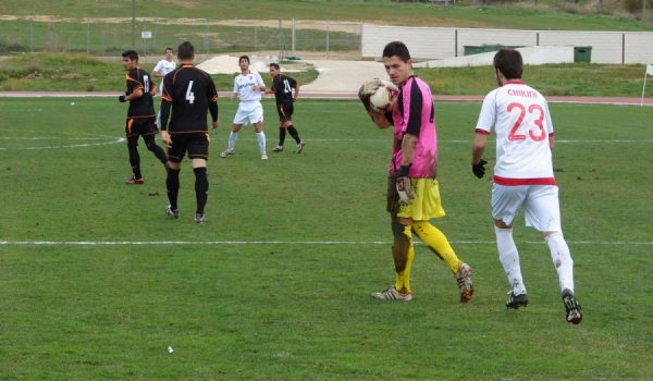 El conjunto blanco se estrelló contra el meta torremolinense Ávila.