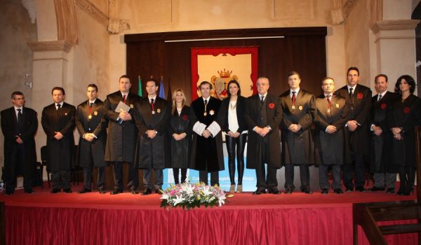 Ha jurado el cargo como nueva letrada ejerciente la abogada rondeña Ángela Domínguez González.