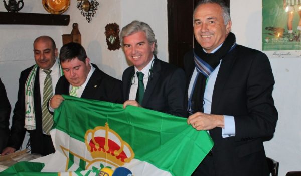 Paco Cintado, presidente de la nueva peña, derrochó mucha simpatía.