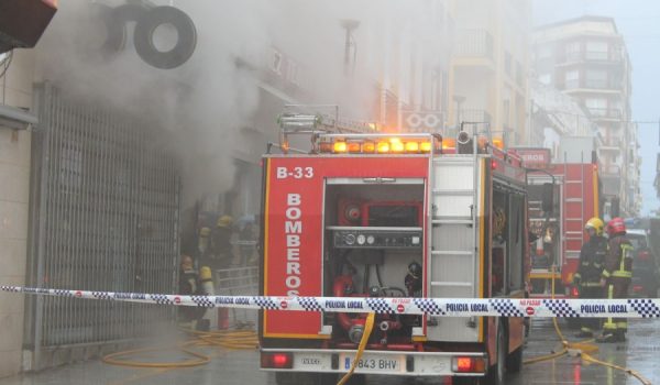 El foco del incendio fue el almacén, aunque también han resultado dañadas el resto de dependencias.