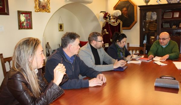 El edil de Desarrollo Rural y Pedanías, Jesús Vázquez, durante una reunión con los alcaldes de las pedanías.