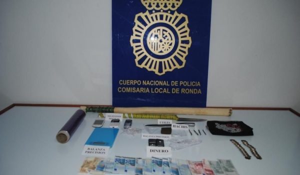 Imagen de los efectos incautados en la operación.