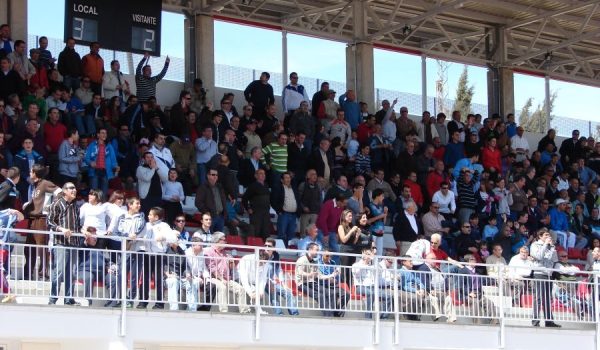 La afición rondeña llevó en volandas a su equipo y fue determinante en la victoria.