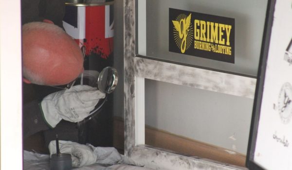 Hoy varios comerciantes de la ciudad se han encontrado con una desagradable sorpresa cuando se disponían a abrir sus negocios.