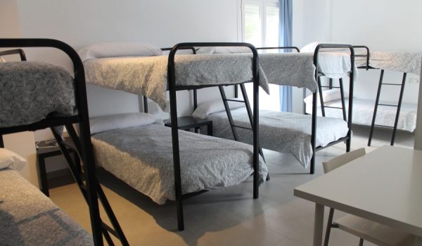 El albergue cuenta, entre otras dependencias, con quince habitaciones.