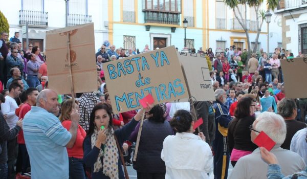 Imagen de la concentración ciudadana celebrada ayer por la tarde.