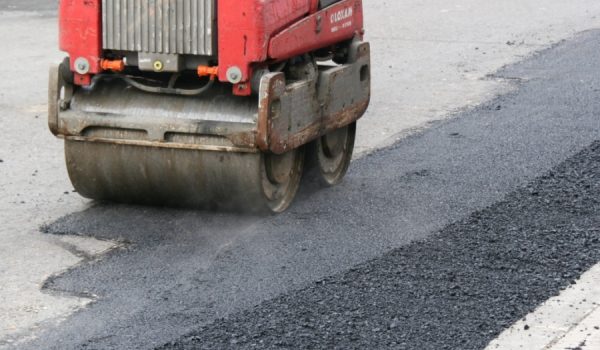 El Consistorio asfaltó en esa época más de una decena de calles con el dinero sobrante de la remodelación de la Plaza de España.
