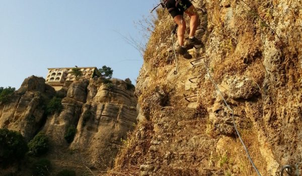 La vía ferrata cuenta con unos 80 metros de longitud y se denomina ‘Escalerilla de la muerte’
