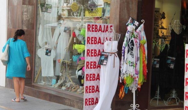 Los establecimientos están obligados a comunicar el tiempo exacto que establecen para las rebajas.