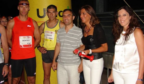 La alcaldesa de Ronda, María de la Paz Fernández, fue la encargada de dar la salida.