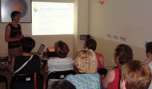 Las charlas de AYUCA se realizan en el Centro Baba.