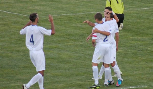 El canterano Cantos materializó en la primera mitad el único tanto del choque.