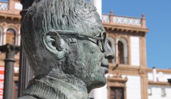 La estatua de Blas Infante ha sido trasladada a la céntrica plaza del Socorro.