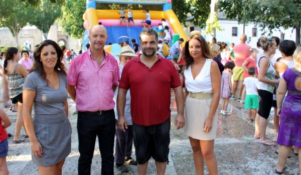 Representantes municipales junto al presidente de la Asociación de Vecinos del Barrio de San Francisco, Antonio Calvente.