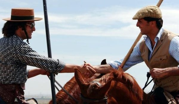 Morante de la Puebla y Francisco Rivera Ordóñez, en el apretón de manos con el que sellaron su reconciliación.