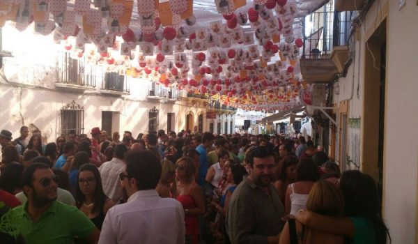 La calle Lorenzo Borrego, durante el inicio de la Feria del Centro.