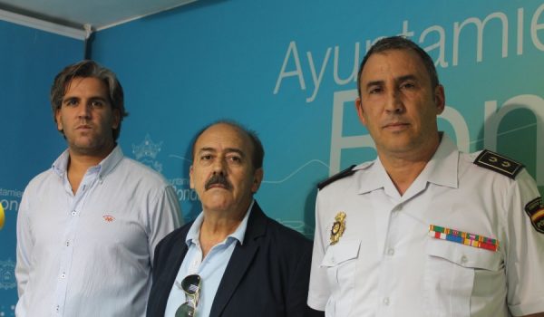 El concejal de Fiestas, en el centro de la foto, ha realizado un balance muy positivo de la Feria.