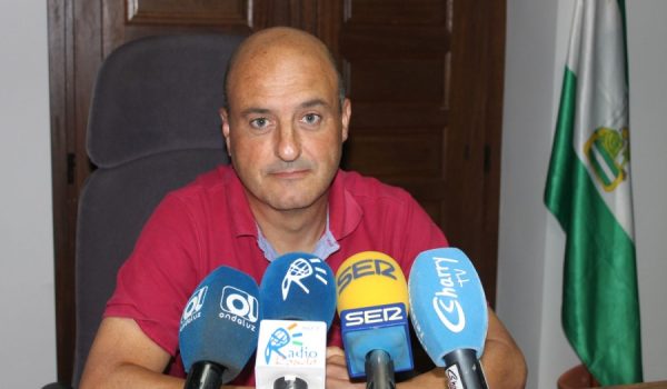 La empresa pagará la mitad del importe en la firma del contrato y el resto antes del 15 de diciembre.