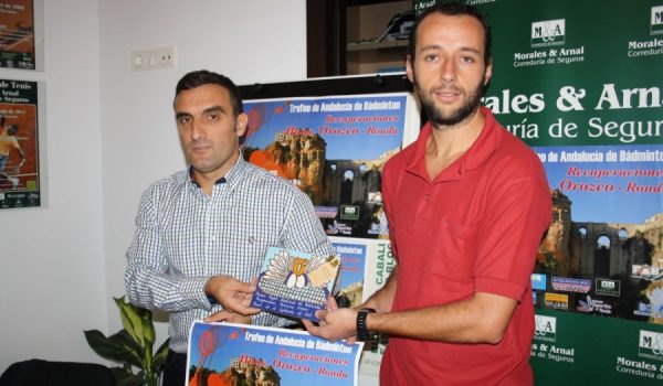 Francisco Gil, responsable técnico, junto al concejal de Deportes, Bernardo Crespo.