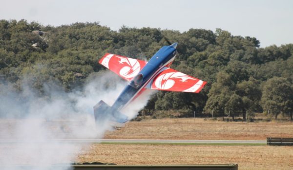 Los socios de Ascari han podido ver desde cerca las acrobacias de los aviones.