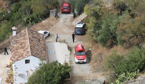 Imagen de la finca hasta la que fue porteado el cadáver por los bomberos.