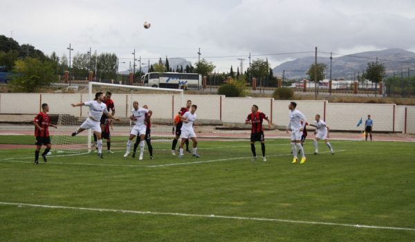 La victoria permite a los rondeños sumar su punto número 999 en Tercera División.