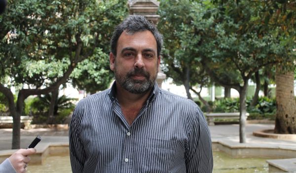 Sergio Flores, antes de conceder una entrevista esta mañana a Canal Charry.