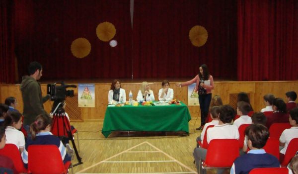 Las enfermeras dieron respuesta a todas las preguntas con un lenguaje adaptado a los menores.