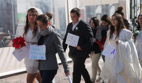 Los jóvenes a su llegada a la plaza del Socorro.