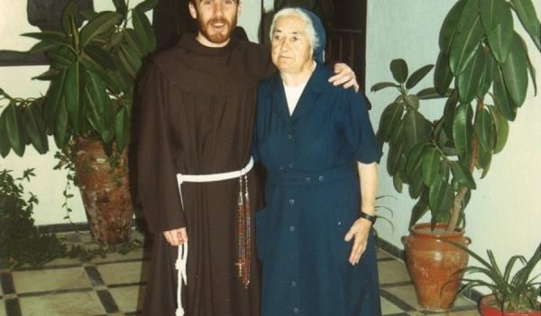 Sor Pilar, a la derecha, marcó la vida de muchas personas en nuestra ciudad.