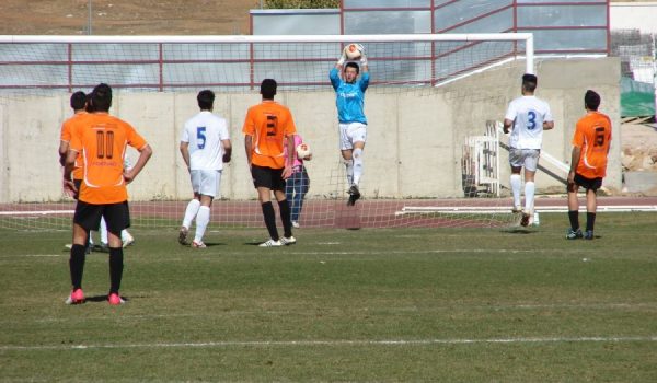 Álvaro se mostró muy seguro en las llegadas del conjunto antequerano.