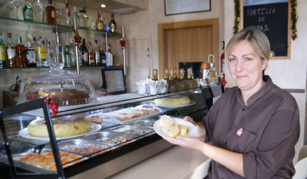 Vanesa López muestra la tapa solidaria de esta semana.