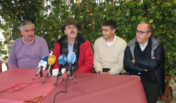 El delegado de Fiestas y los encargados de encarnar a los Reyes Magos han presentado el calendario de actos.