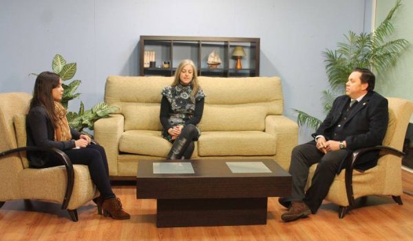 La pregonera de la Semana Santa 2014 y el presidente de la Agrupación de Hermandes y Cofradías visitaron los estudios de Canal Charry.