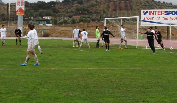 Arambarri celebra el primer gol visitante.