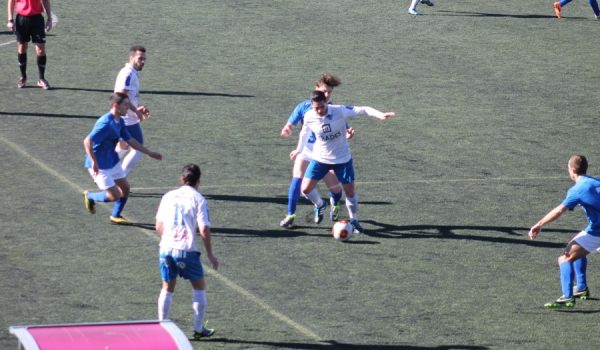 El local Álvaro Santos consiguió el mejor gol del partido.