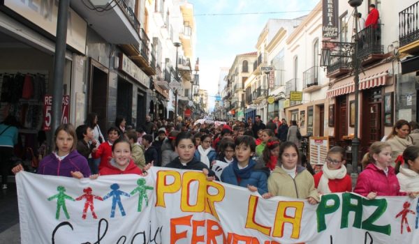 La marea escolar ha centrado la atención de cientos de ciudadanos.