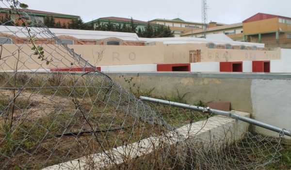 Imagen de algunos desperfectos causados por la acción de los cacos.