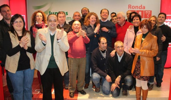 Imagen de los miembros de la ejecutiva tras el recuento.