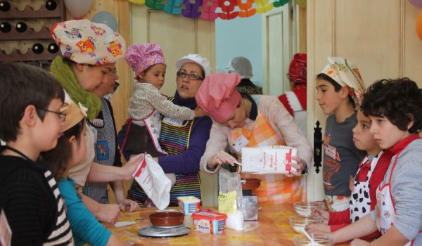 El curso se ha dividido en dos grupos para facilitar la elaboración de las recetas.