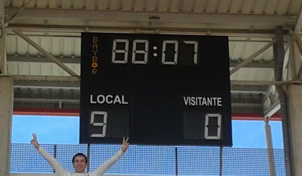 La goleada permite al conjunto blanco acercarse a cuatro puntos de la permanencia.