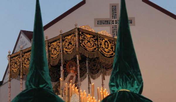 La Novia de Ronda, emprendiendo su camino en dirección al centro de la ciudad.